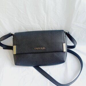 Calvin Klein Flap Signature‎ Crossbody Bag Adjustable Strap Black